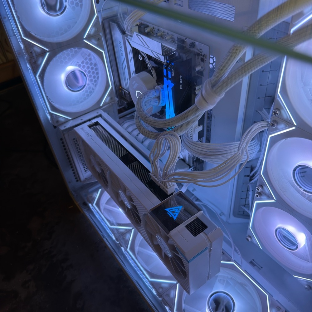Intel Black Graphics Card for High-Performance Computing - Picture 3 of 6